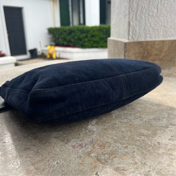 FENDI Vintage Baguette Navy Blue Suede Leather - Picture 5 of 10